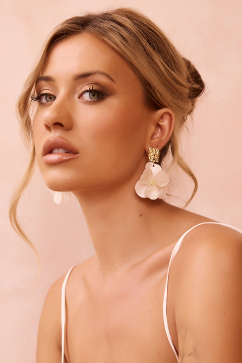 Summer Swooning Earrings - White