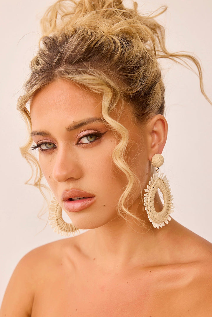 Content Lover Earrings - Beige